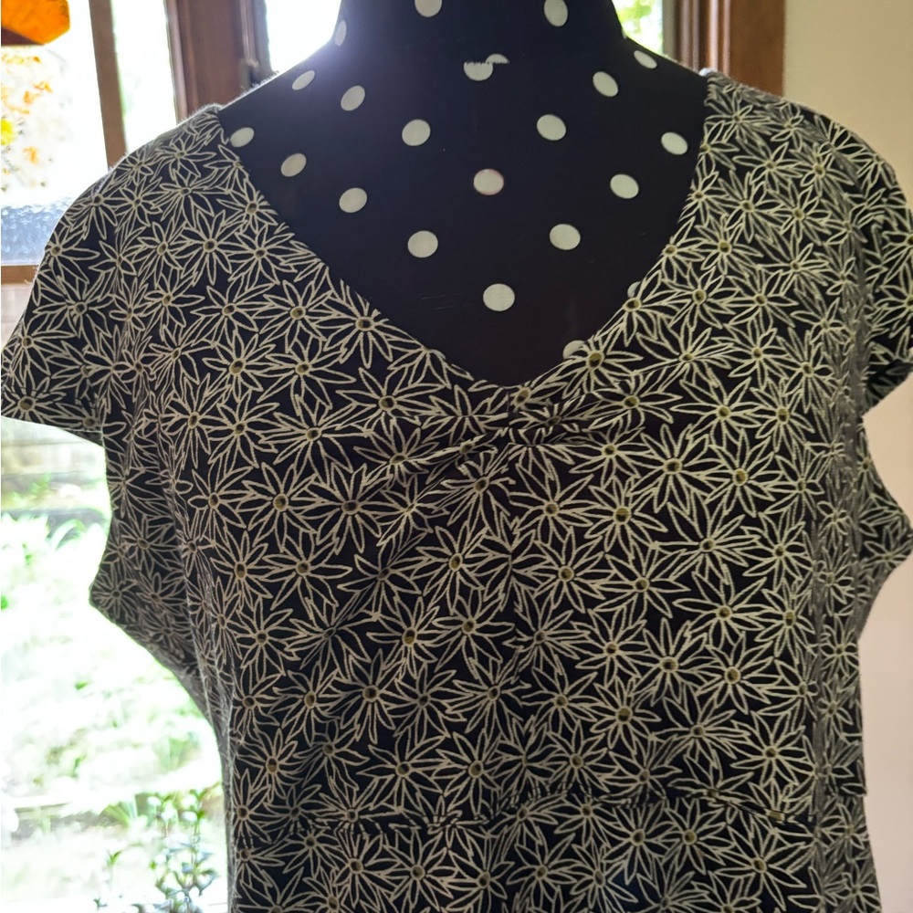 Elegant Black and Silver Fitted Cap Sleeve Blouse